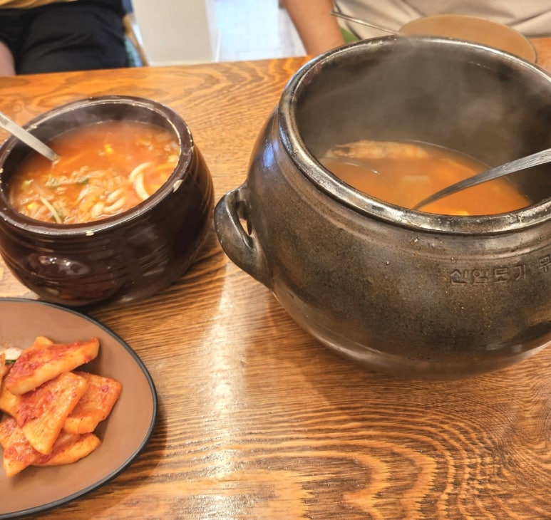 비오는항아리손수제비 이미지