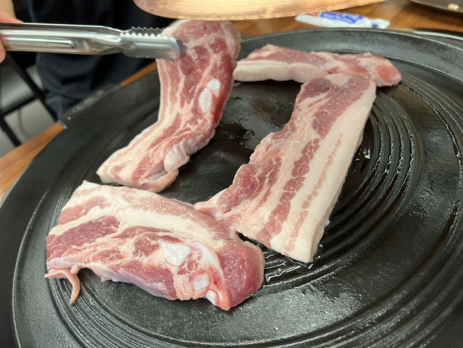 초롱꽃솥뚜껑삼겹살 이미지