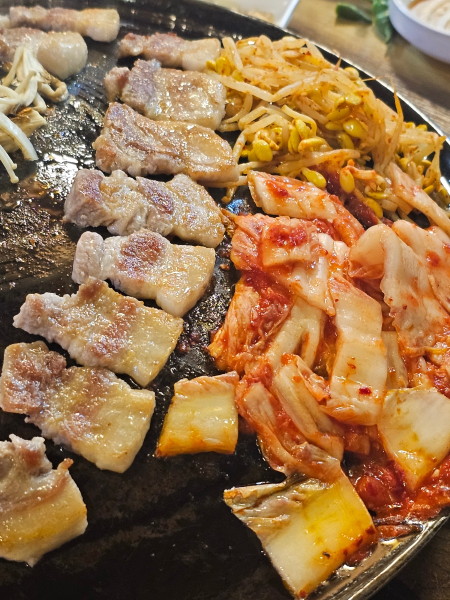 본가  솥뚜껑 생 삼겹살 이미지
