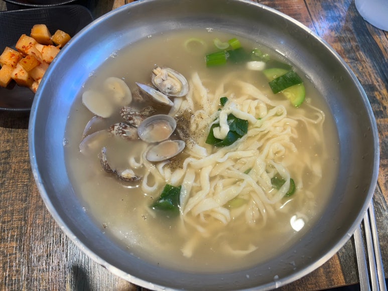 수란손칼국수 이미지