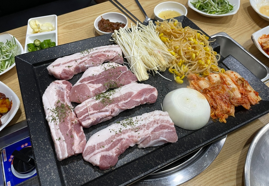 돈돼지백반 이미지