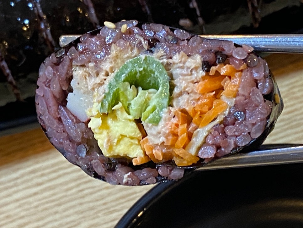 모퉁이흑미김밥 이미지