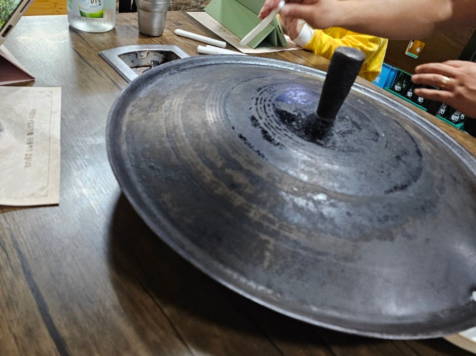 솥뚜껑야채곱창볶음 이미지