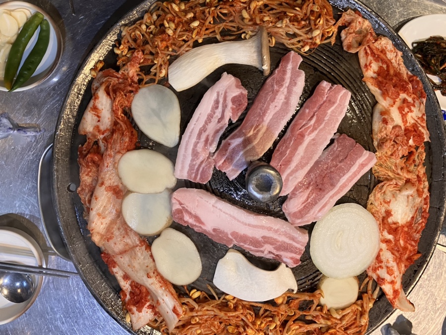 역전솥뚜껑삼겹살 이미지