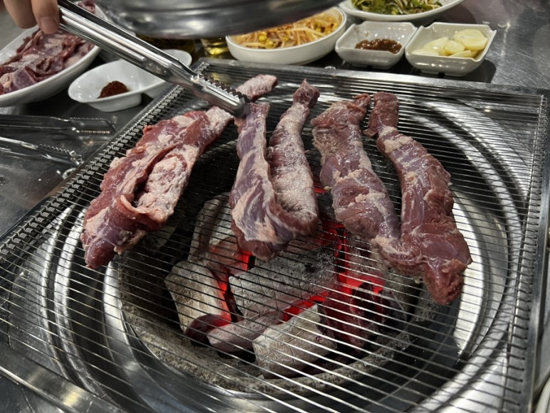 꿀먹은돼지 이미지
