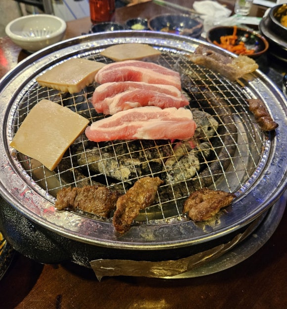 육즈비나르샤 이미지