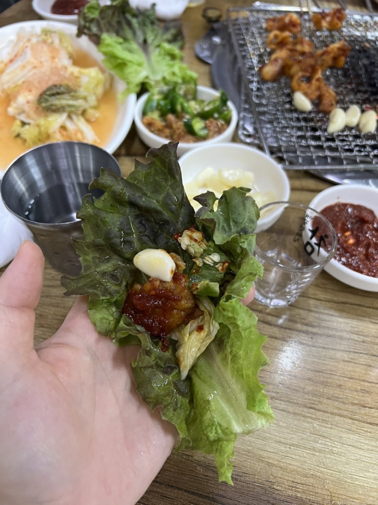 인동촌 숯불 곰장어 닭발 이미지