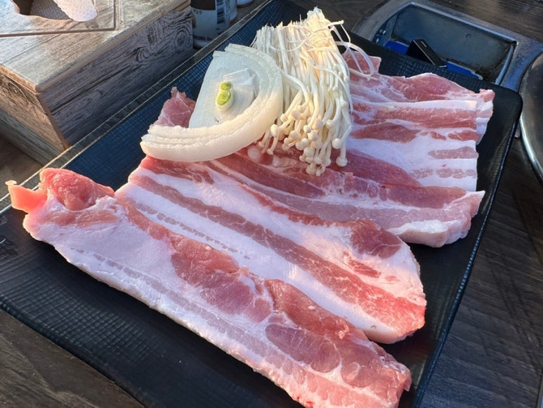 돈돼지삼겹살 이미지
