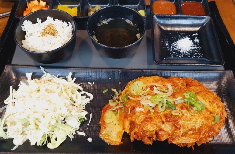 돈카츠식탁 이미지