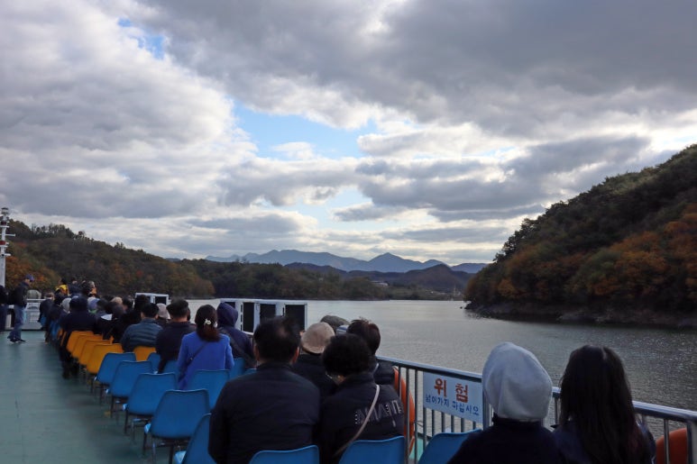 충주호관광선 이미지