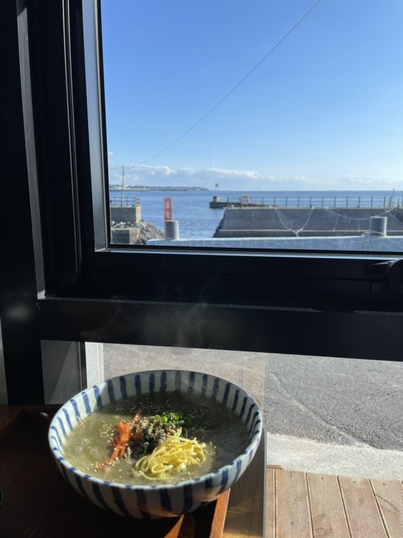 돼지 칼국수 이미지