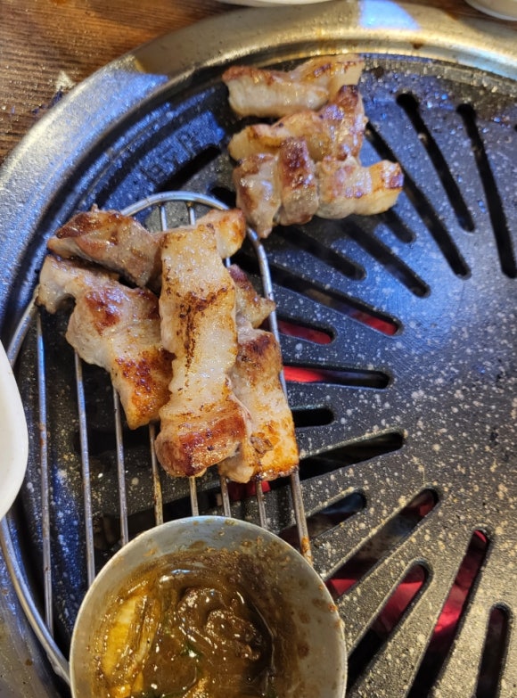 암소와꽃돼지 이미지