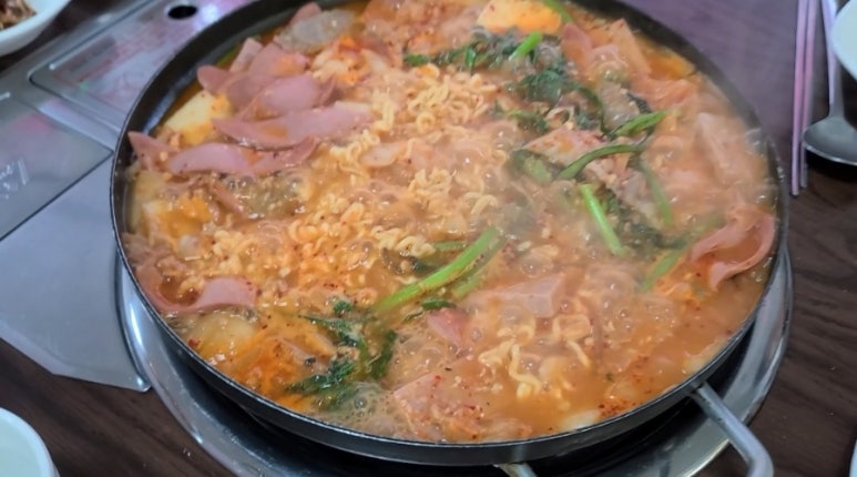 쌍둥이 부대찌개 이미지