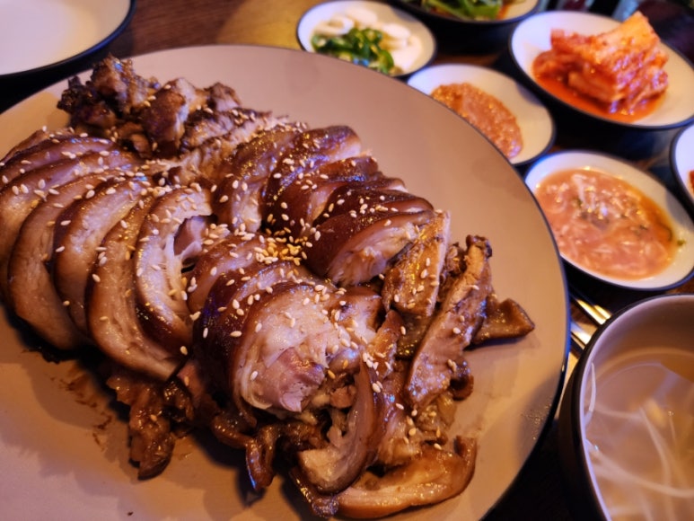 우주족발 이미지