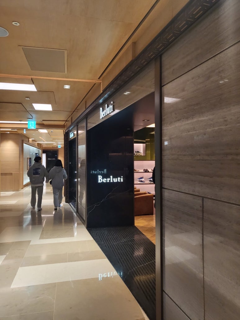 벨루티신세계강남점 이미지