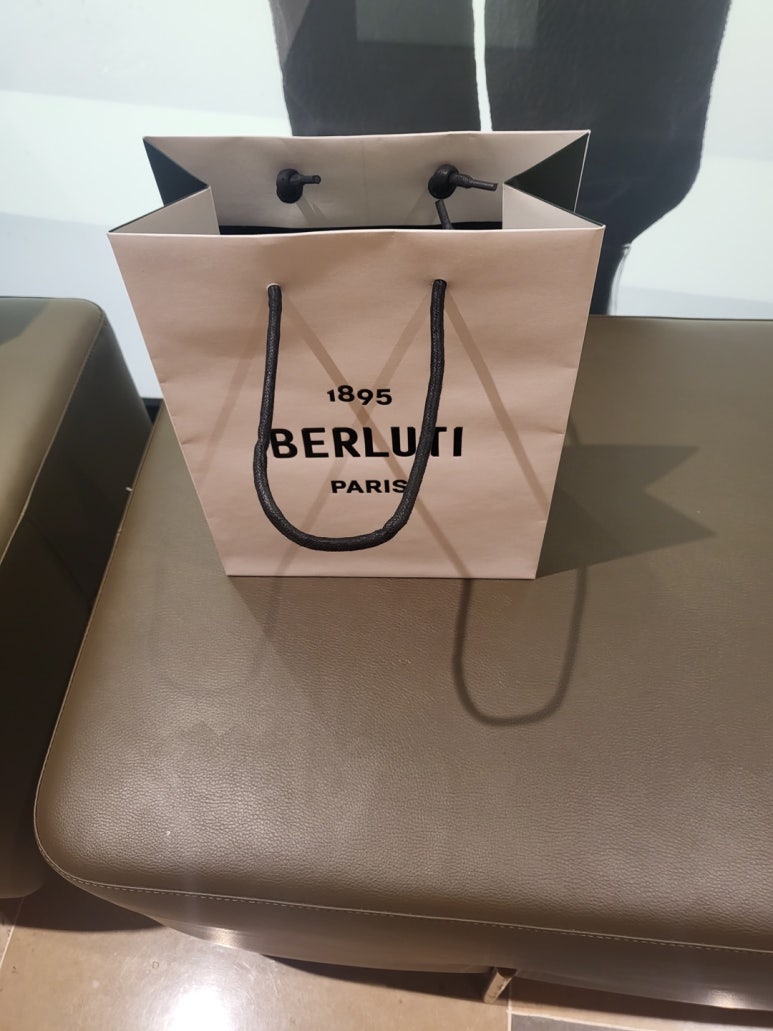 벨루티신세계강남점 이미지
