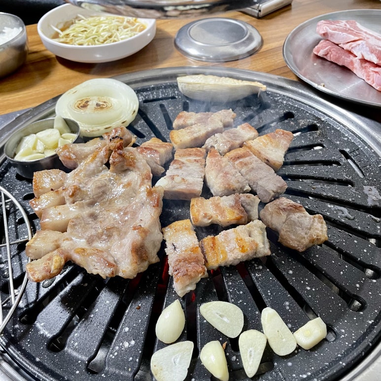 돈돼지숯불구이 이미지