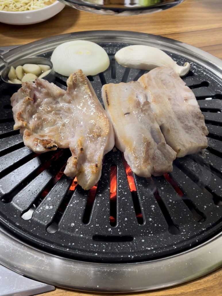 돈돼지숯불구이 이미지