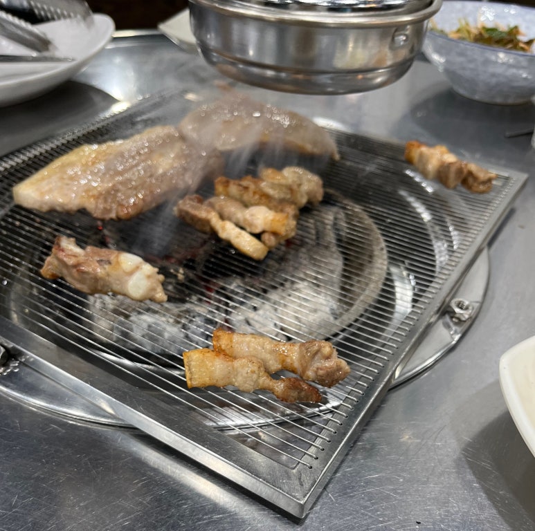 꿀먹은돼지 이미지