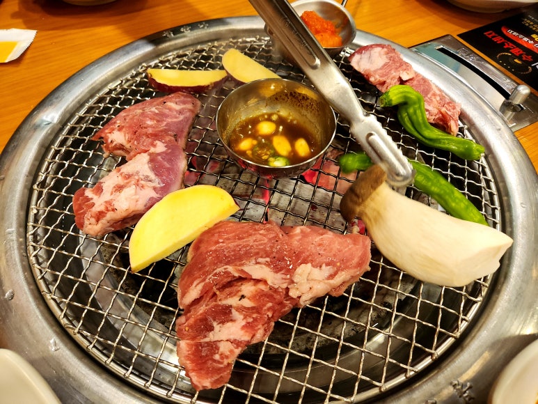 흑토리숯불구이 이미지
