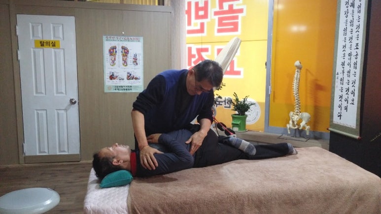 바른자세교정원 이미지