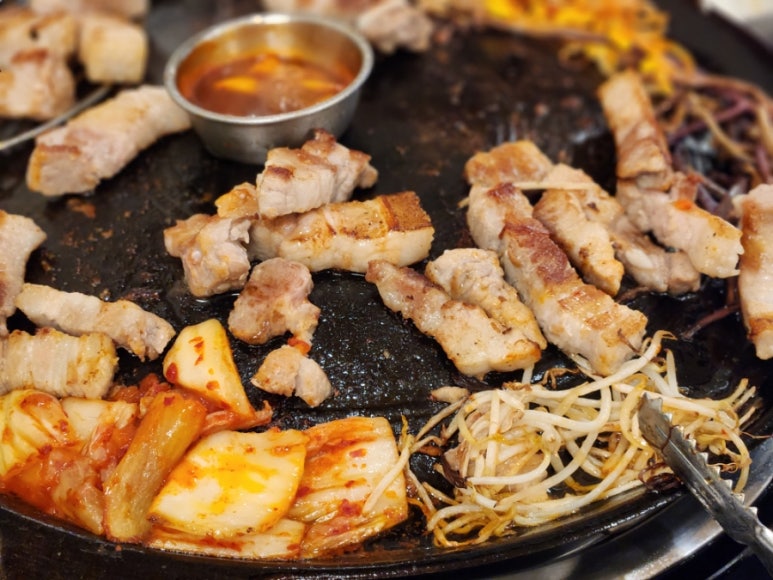 무쇠솥통돼지김치찌개 이미지