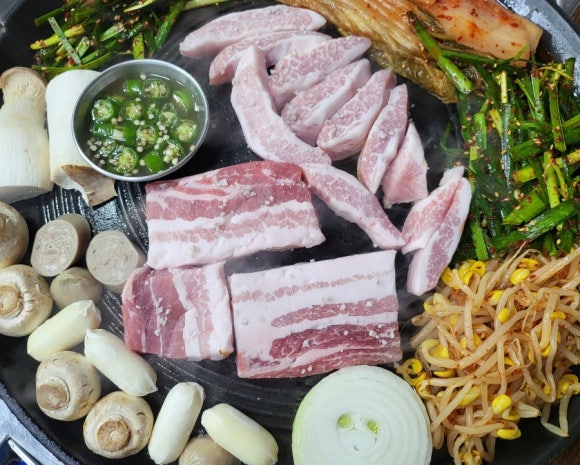정원복돼지 이미지