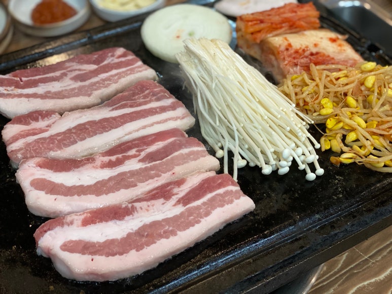 돌판구이 생삼겹 이미지