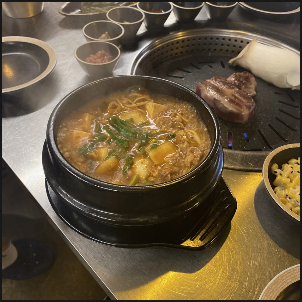 육회품은돼지 이미지
