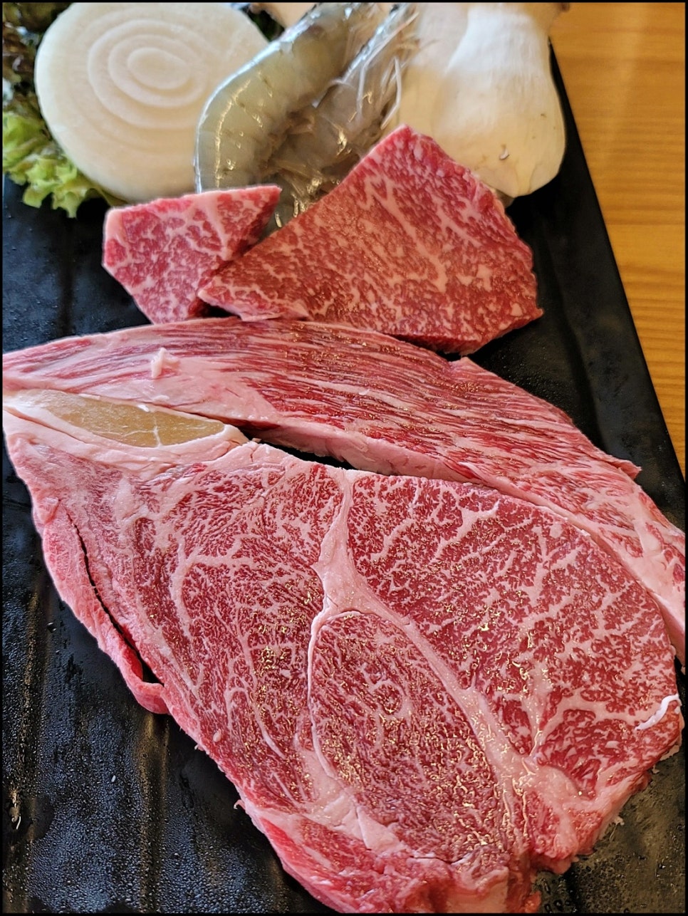 푸줏간육회 이미지