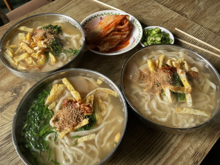 통큰 부추 칼국수 이미지