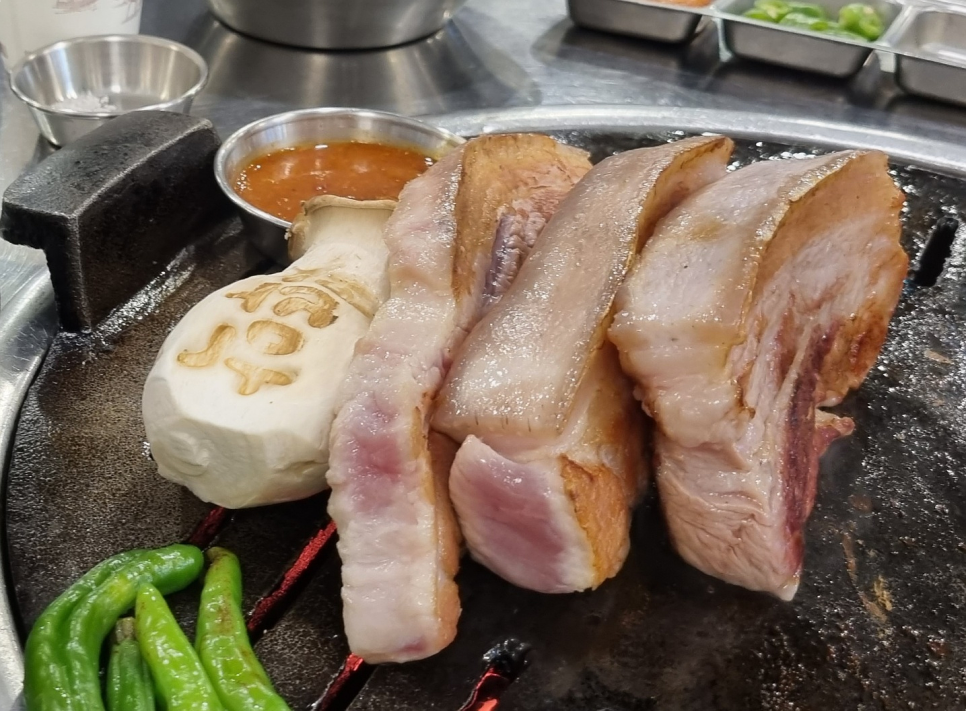 부뚜막흑돼지 이미지