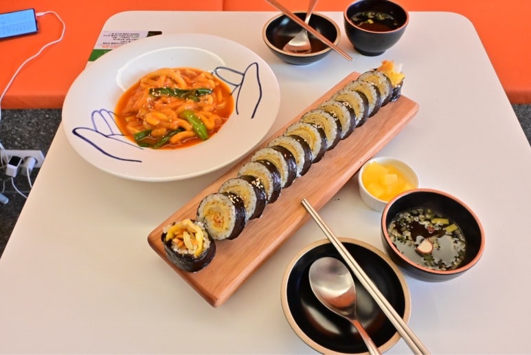 정성스러운김밥 이미지