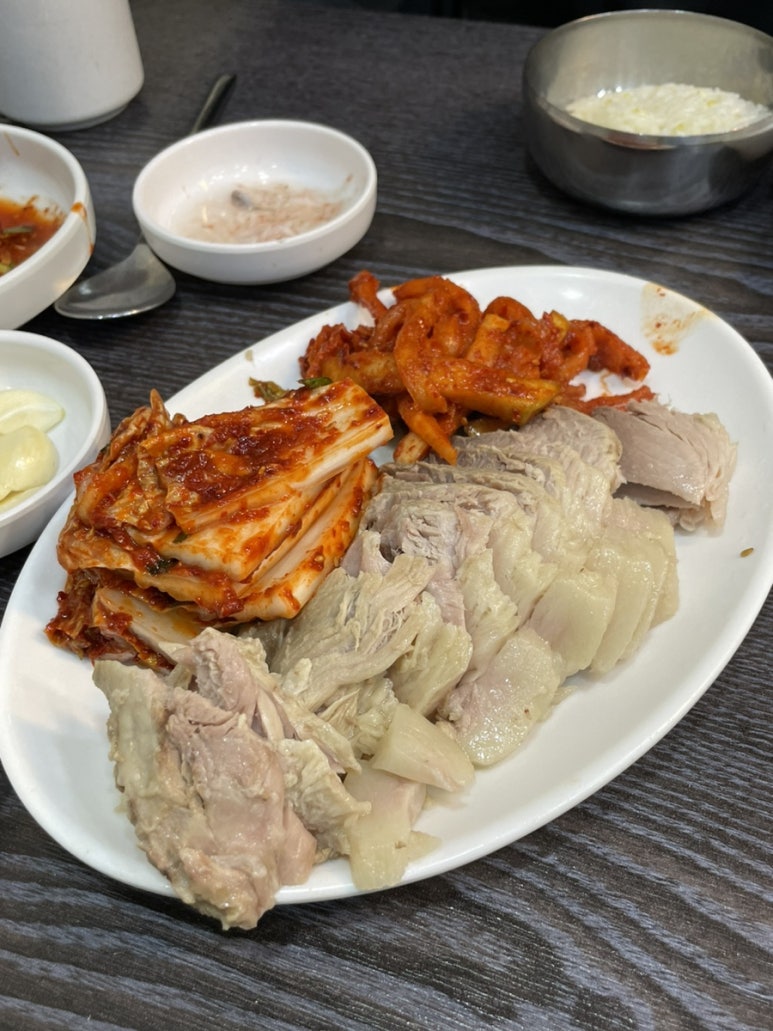 훼미리손칼국수;보쌈 이미지