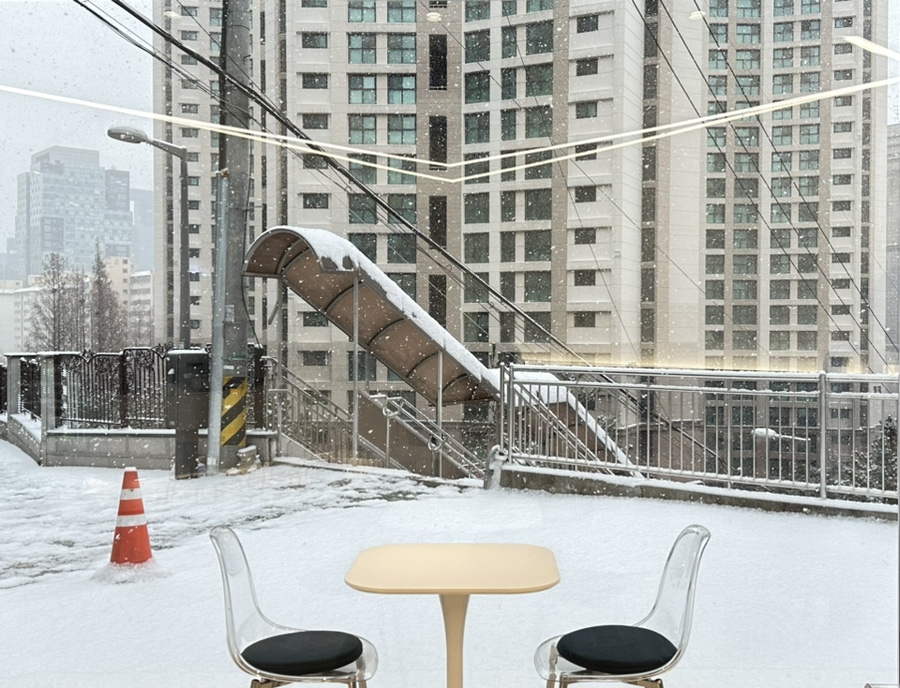 스터닝 커피 로스터스 이미지