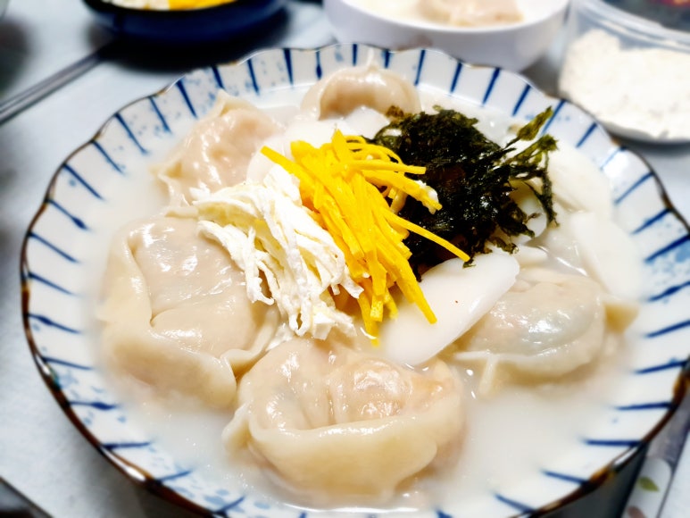 엄마손만두국 이미지