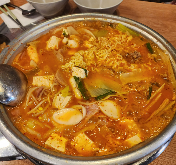 공룡부대찌개 이미지