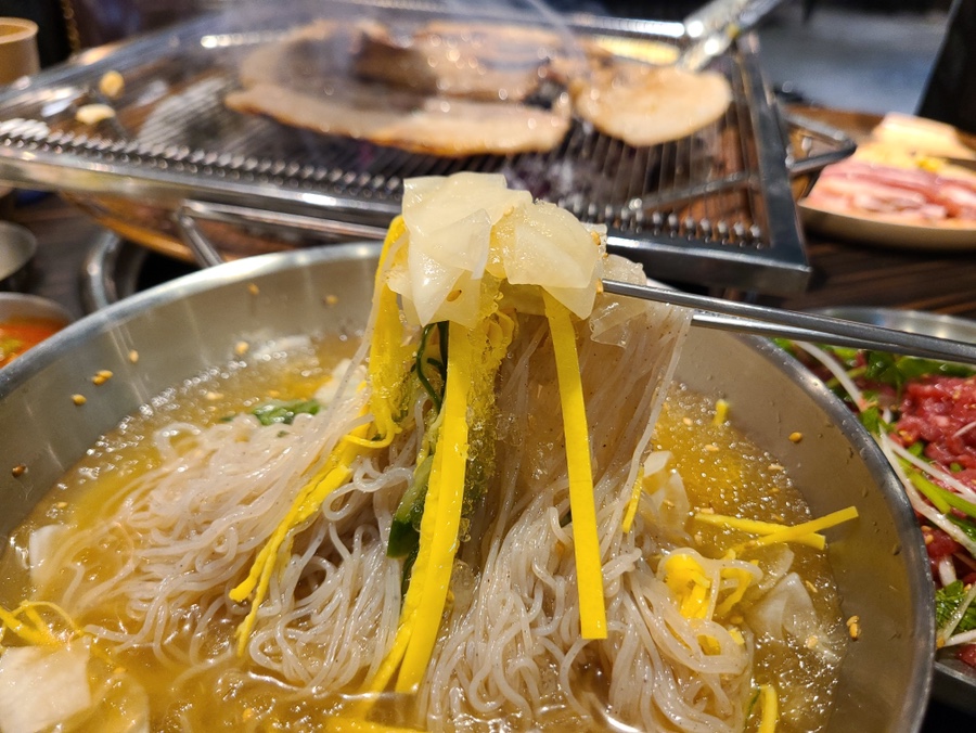 육탐미 이미지