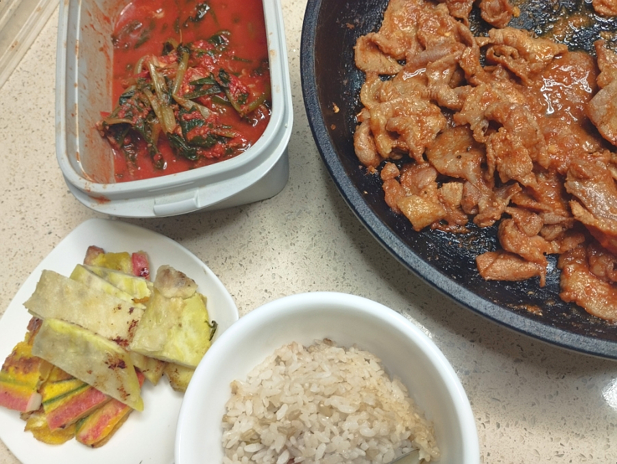 욕쟁이 할매닭발 이미지