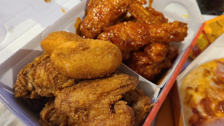 또래오래치킨피자 이미지
