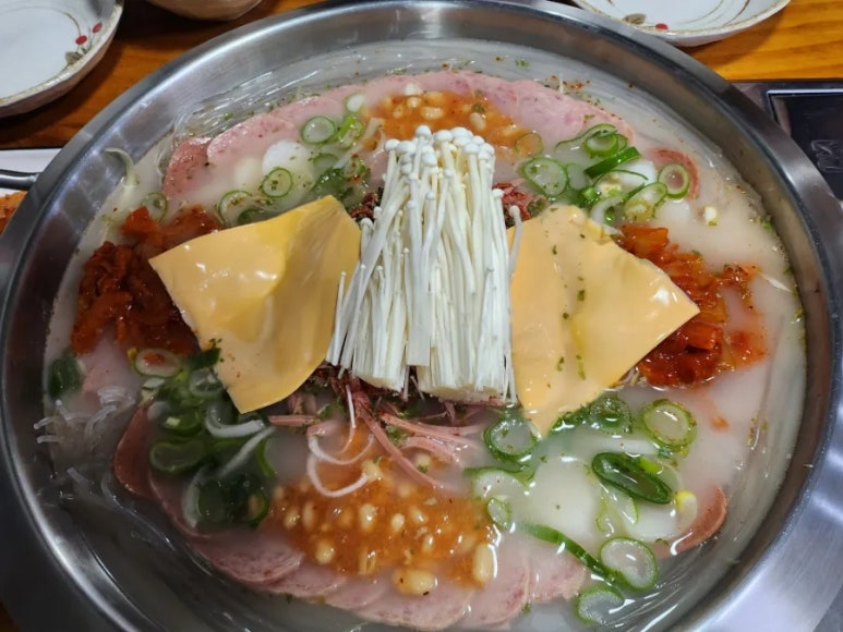 공룡부대찌개 이미지