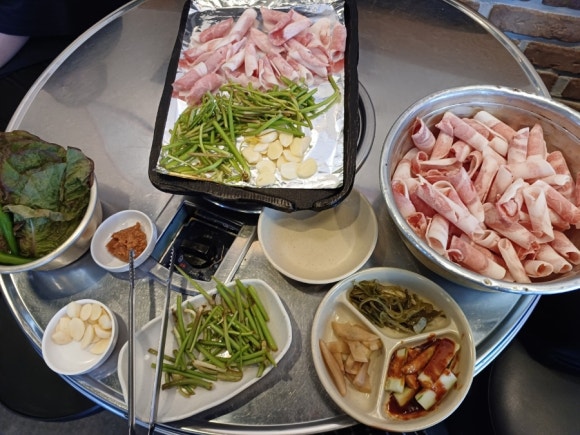 뚠뚠돼지김치찌개 이미지