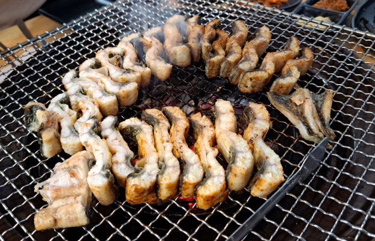 황금산숯불장어 이미지