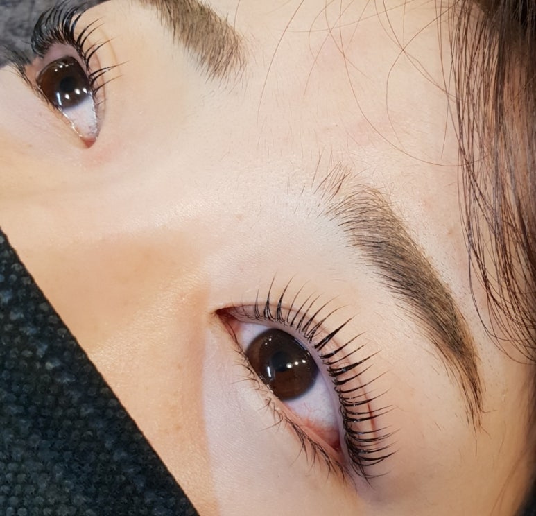 반해속눈썹 이미지