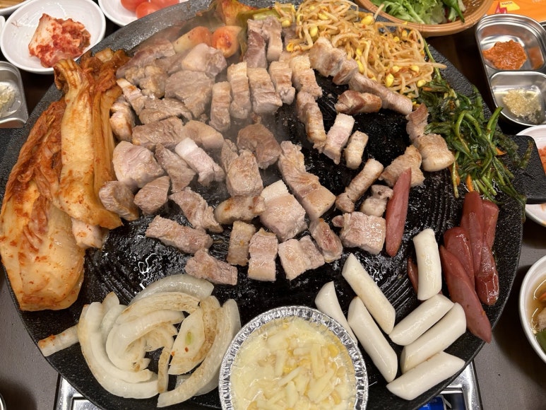 옛날솥뚜껑삼겹살 이미지