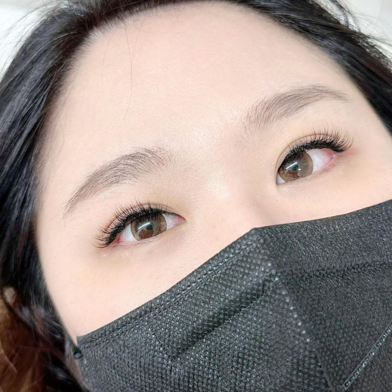 반해속눈썹 이미지