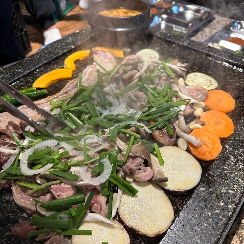자주오리돌판구이 이미지