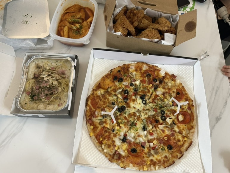 치킨과바람피자 이미지
