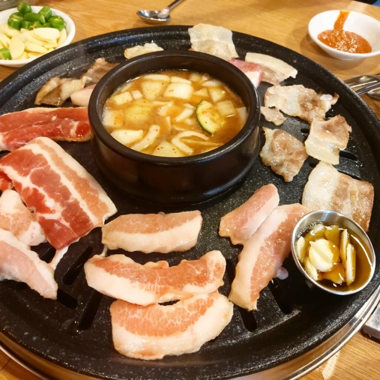 꽃돼지바베큐 이미지