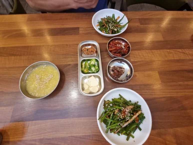 청춘불족발 이미지